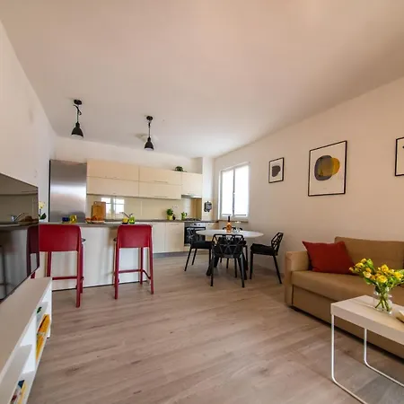 Maria, Big Garden, Private Parking *