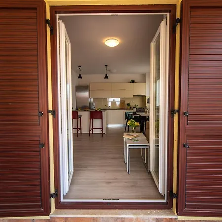 Maria, Big Garden, Private Parking * Vinkuran