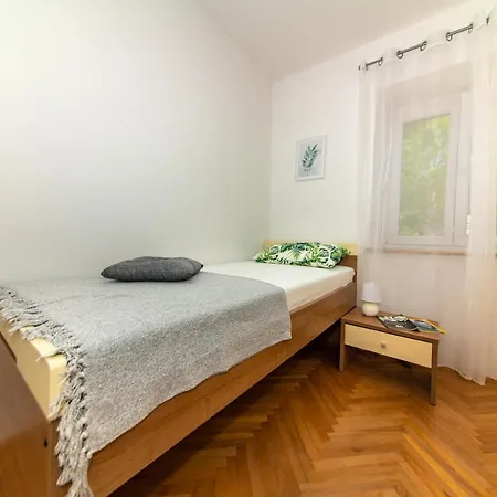 Maria, Big Garden, Private Parking *