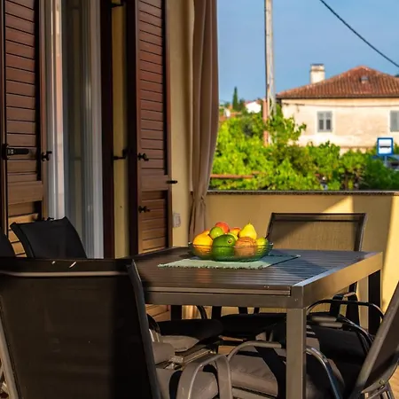 Maria, Big Garden, Private Parking * Vinkuran