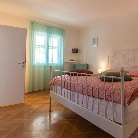 Maria, Big Garden, Private Parking Villa Vinkuran